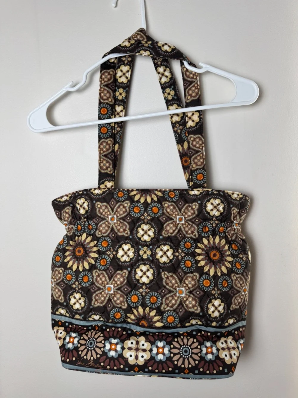 NWT Vera Bradley tote WITH matching cosmetic bag, Canyon print.
